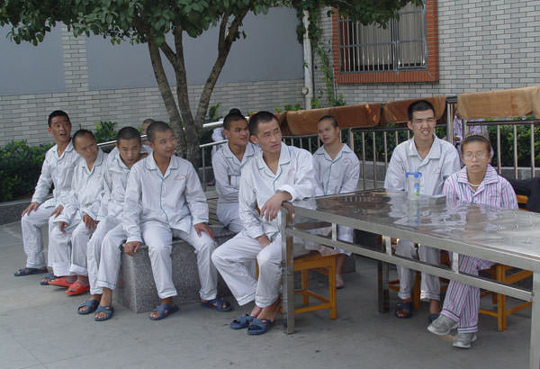 秋衣寄溫情 暖身暖人心—西尼機電第八次“愛心工程