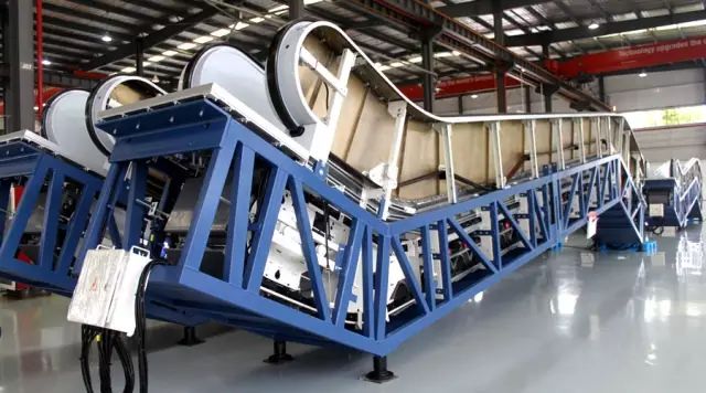 丹麥-哥本哈根公共交通型鈦金斜扶手自動(dòng)扶梯